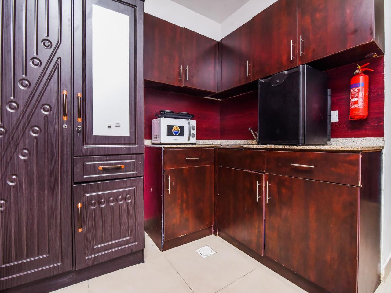 Oyo 138 Empire Hotel Apartments Dubai Bagian luar foto